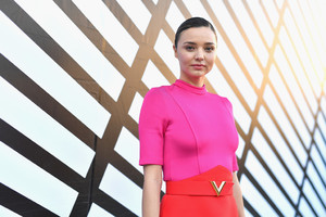 Miranda+Kerr+Louis+Vuitton+Front+Row+Paris+AsOFWHwr_dNx.jpg