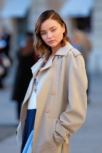 Photos-Miranda-Kerr-s-offre-un-shooting-pour-Vuitton-sur-la-plus-luxueuse-place-de-Paris_portrait_w674 (8).jpg