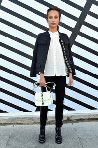 Alicia+Vikander+Louis+Vuitton+Front+Row+Paris+TCrDcMvnsBOx.jpg