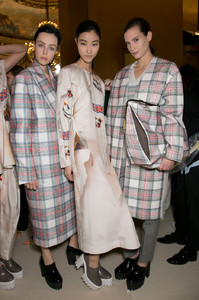 Stella+McCartney+Fall+2013+Backstage+cFLq34EqkDYx.jpg
