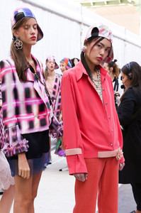 Chanel+Spring+2017+Backstage+9cAsby_nDMyx.jpg