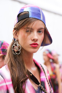 Chanel+Spring+2017+Backstage+dpHxGNFga1lx.jpg
