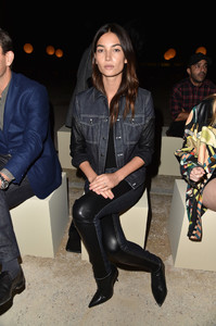 Lily+Aldridge+Givenchy+Front+Row+Paris+Fashion+V9pah0Dqx0-x.jpg