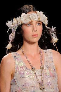 Anna+Sui+Spring+2014+Details+eLnEjuzNakUx.jpg