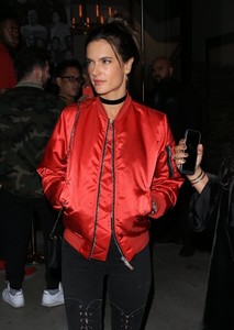 Alessandra+Ambrosio+Celebrities+Enjoy+Night+A77hoLV7gL1x.jpg