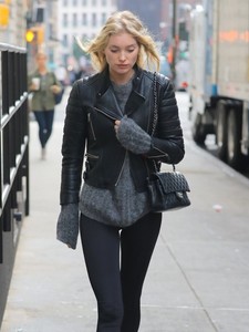 Elsa+Hosk+Running+Errands+NYC+B9k4I1Nif3rl.jpg