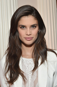 Sara+Sampaio+4th+Annual+Save+Children+Illumination+7oX90NyNli5l.jpg