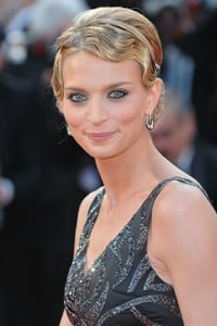 Festival-de-Cannes-2011-la-coiffure-wet-look-de-Sarah-Marshall-en-2010-!_portrait_w674.jpg