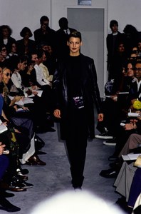 HELMUT-LANG-FALL-1994-RTW-24-LINDA-EVANGELISTA.jpg