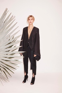 Hailey-Baldwin-Sass-Bide-Resort-2017-Campaign02.jpg