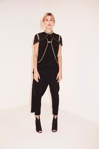 Hailey-Baldwin-Sass-Bide-Resort-2017-Campaign08.jpg
