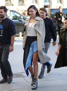 Miranda-Kerr-Does-A-Photo-Shoot-In-Paris-2.jpg