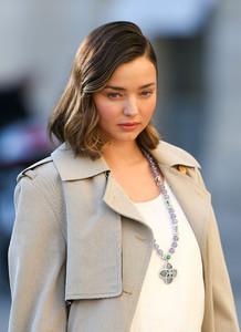 Miranda-Kerr-Does-A-Photo-Shoot-In-Paris-4.jpg