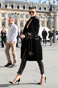 Miranda-Kerr-Heads-To-A-Meeting-In-Paris-1.jpg