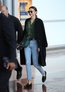 Miranda-Kerr-Heads-To-A-Meeting-In-Paris-7.jpg