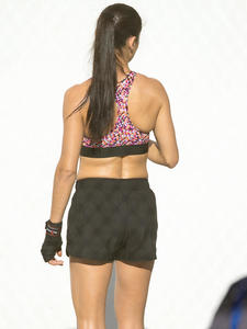 adriana_lima_fit_abs_boxing__02-20300fc5_web.jpg