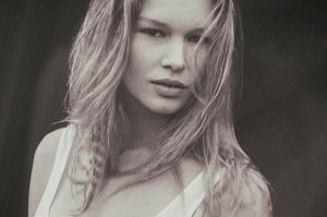 anna_ewers.jpg