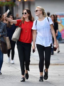 dakota-johnson-out-in-new-york-10-17-2016_9.jpg