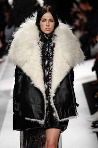 edie_sacai_aw14_fashionnetwork_5811ce84.jpg