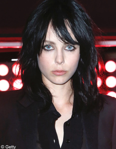 elle_fr_Edie-Campbell-et-sa-coupe-sexy-punk.jpg