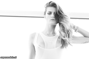 isabeli-fontana_katja-rahlwes_lui-01-september-2013_08.jpg