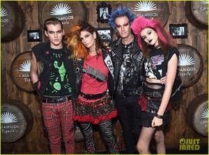 kaia-gerber-family-punk-rockers-casamigos-party-05.jpg