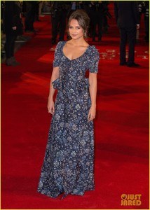 michael-fassbender-alicia-vikander-light-between-oceans-premiere-12.jpg