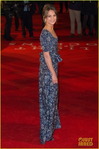 michael-fassbender-alicia-vikander-light-between-oceans-premiere-13.jpg