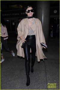 miranda-kerr-arrives-home-after-pfw00101mytext.jpg