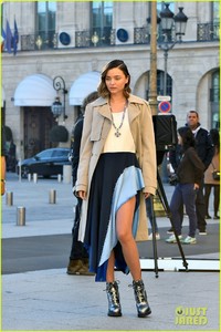 miranda-kerr-rocks-four-looks-in-one-day-for-fashion-week-01.jpg