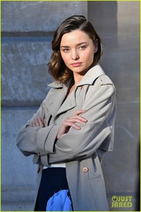miranda-kerr-rocks-four-looks-in-one-day-for-fashion-week-16.jpg