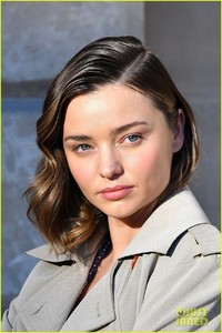 miranda-kerr-rocks-four-looks-in-one-day-for-fashion-week-19.jpg