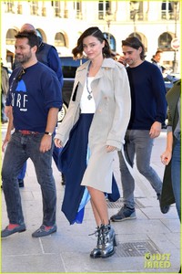 miranda-kerr-rocks-four-looks-in-one-day-for-fashion-week-24.jpg
