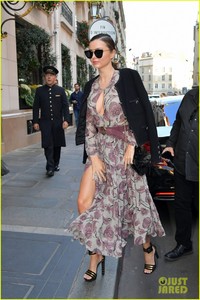 miranda-kerr-rocks-four-looks-in-one-day-for-fashion-week-28.jpg