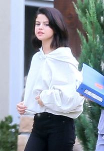 selena-gomez-at-a-rehab-center-in-tennessee-10-13-2016_11.jpg