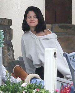 selena-gomez-at-a-rehab-center-in-tennessee-10-13-2016_2.jpg