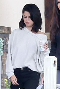 selena-gomez-at-a-rehab-center-in-tennessee-10-13-2016_20.jpg