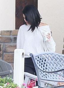 selena-gomez-at-a-rehab-center-in-tennessee-10-13-2016_21.jpg