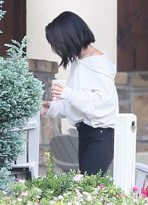 selena-gomez-at-a-rehab-center-in-tennessee-10-13-2016_22.jpg
