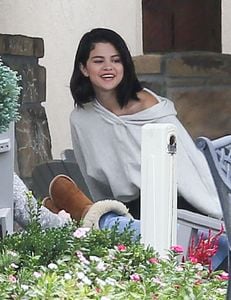 selena-gomez-at-a-rehab-center-in-tennessee-10-13-2016_3.jpg