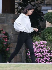 selena-gomez-at-a-rehab-center-in-tennessee-10-13-2016_6.jpg