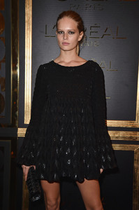 tmp_12269-Gold_Obsession_Party_L_Oreal_Paris_Photocall_9IaBwa4qugwl2023449308.jpg
