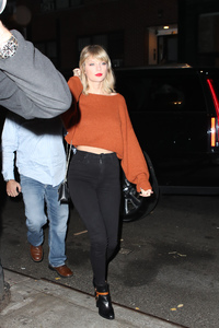 tswift131016BZNimage1.jpg