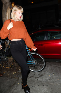 tswift131016BZNimage6.jpg