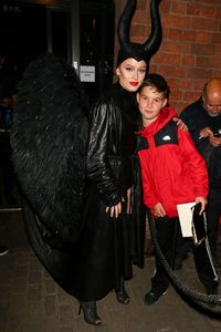 zara-larsson-dressed-as-maleficent-for-a-halloween-party-in-liverpool-29-10-2016-2.jpg