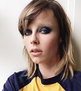 2-blue-eyeshadow.thumb.jpg.b994d3ff70075ecf06499b4525e0dd17.jpg