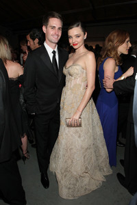 Miranda+Kerr+Fifth+Annual+Baby2Baby+Gala+Presented+UUTy_RH2sFyx.jpg