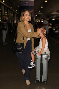 Jemima+Kirke+Jemima+Kirke+Family+LAX+_bNoGdFshZNx.jpg