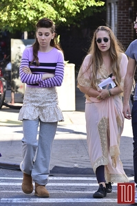 On+The+Set+Girls+Zosia+Mamet+Jemima+Kirke+NYC+4.jpg