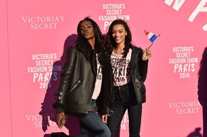 Victoria+Secret+Models+Depart+Paris+2016+Victoria+_xVmdrJ9nU5l.jpg